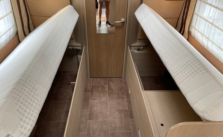 Luxe 2-pers. comfortabele camper, zorgeloos genieten !