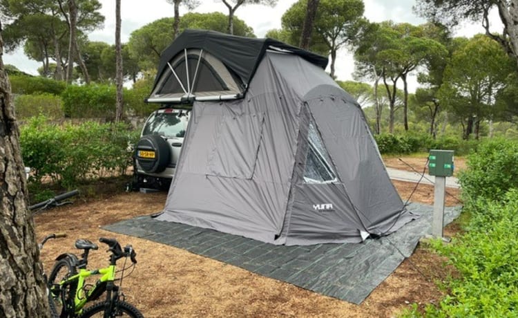 Jeep met daktent – Daktent, 200 x 250 cm