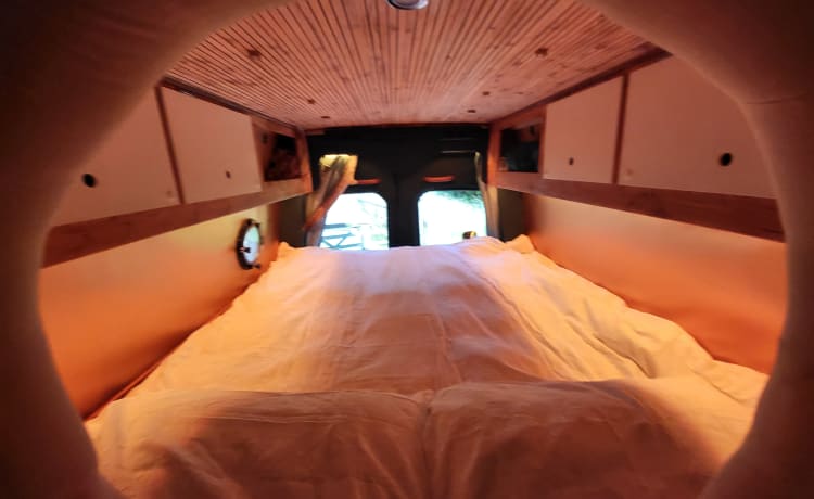 Effy – Gorgeous 3 bed Sprinter conversion