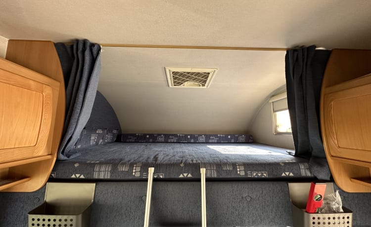 JoyRider – Camper with sloping ceilings for 7 people