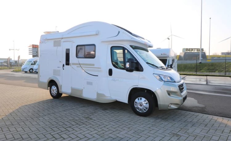 Magic – It's Magic: Luxurious 2-person CIMagis - compact but spacious due to the fold-down bed