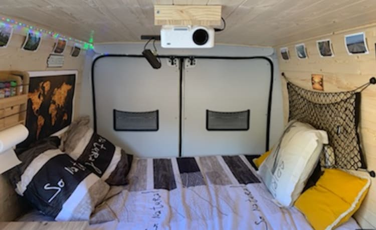 Julienvoyageur42 – Leuke peugeot boxer met houten interieur