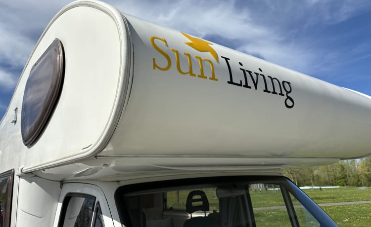 4 persoons Sun Living alkoofcamper uit 2004