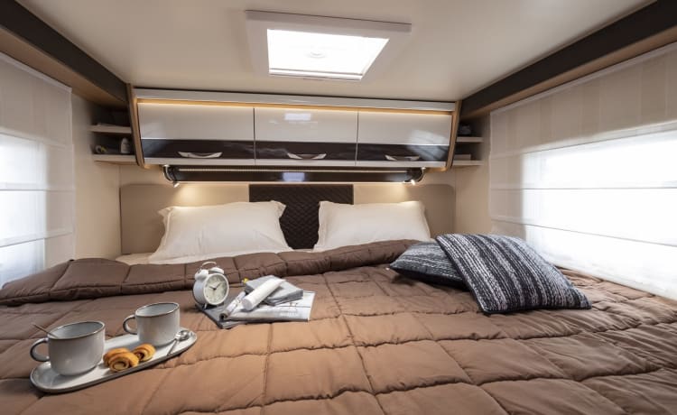 McLouis 1 – Brand new (year of manufacture 2023) Modern McLouis camper - Automatic - Solar panel