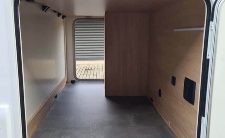 Joa 75T – Moderne gezinsstacaravan voor 5 personen onder de 3,5 ton