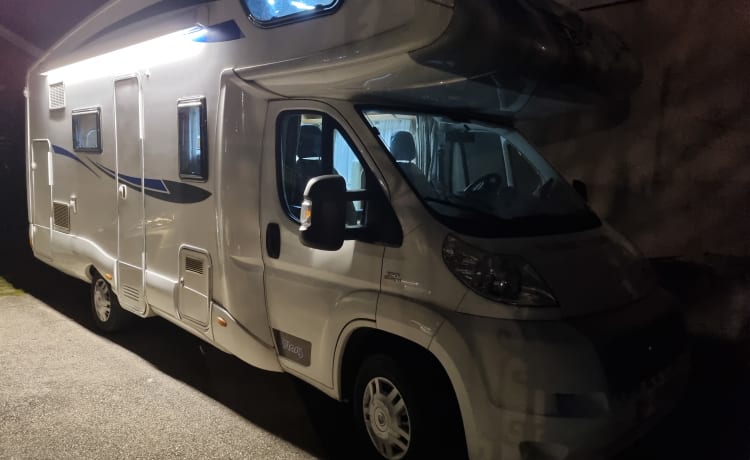 Rental for a special moment - 6-seater motorhome