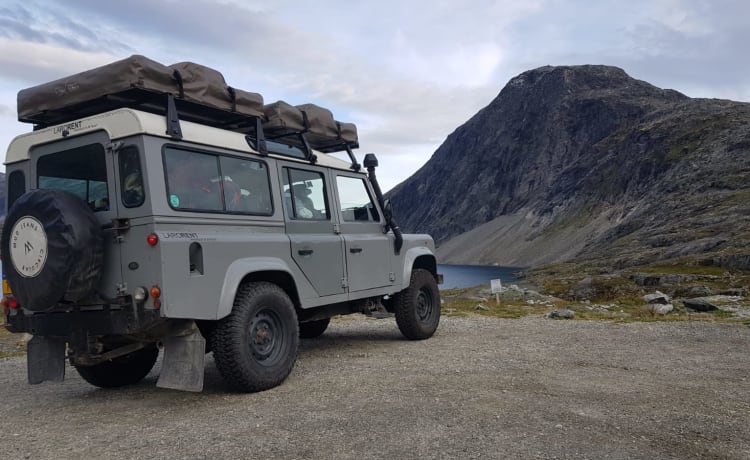 110 grijs – Land Rover Defender 110 con tetto tenda