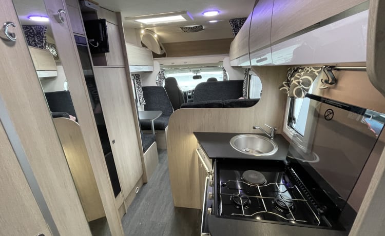 Cara – Camping-car de luxe Chausson 7 naissance