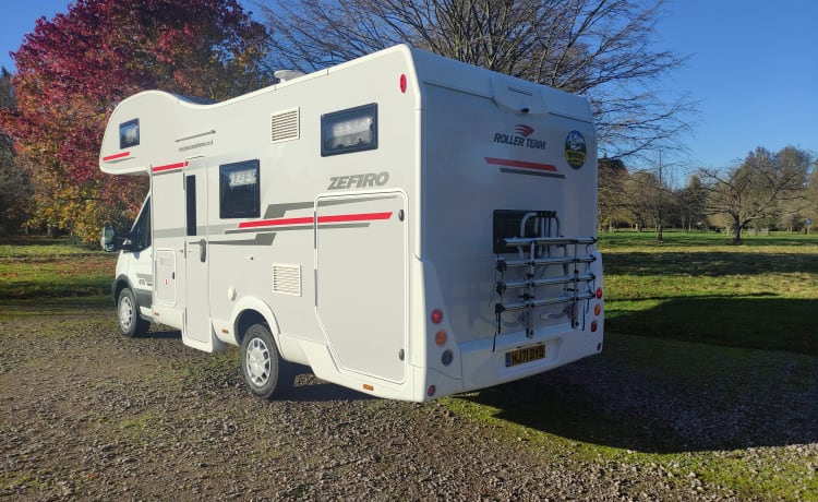 Nieuwe 71 reg Roller Team 675 6 Birth luxe camper