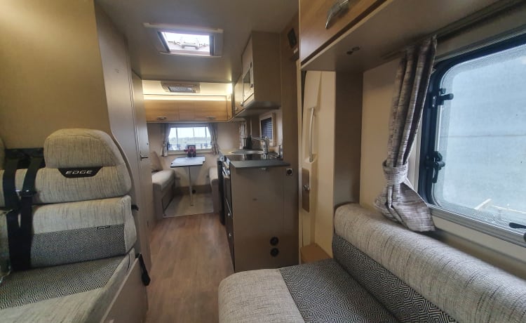 Taylor – 2021 Camper per famiglie con 6 cinture di sicurezza sulla costa dello Yorkshire orientale