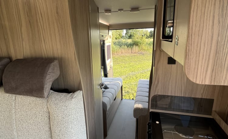 Ziggy – ZIGGY- Gloednieuwe automatische Elddis GTV80 camper voor zelfverhuur