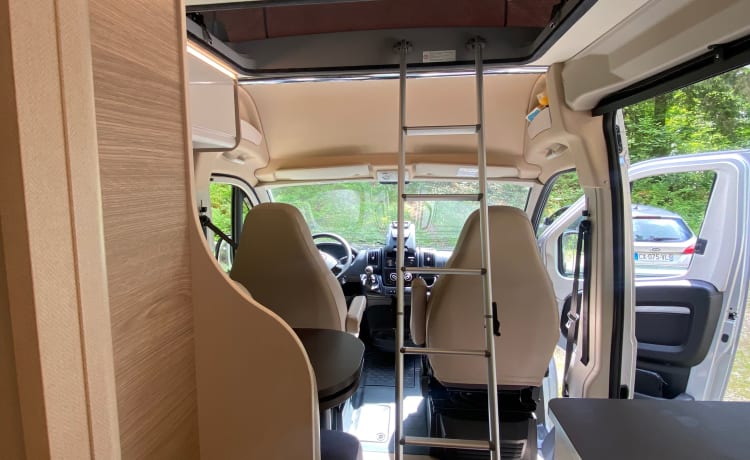 Van Burstner Campeo C600 with pop-up roof - Your tailor-made adventure!