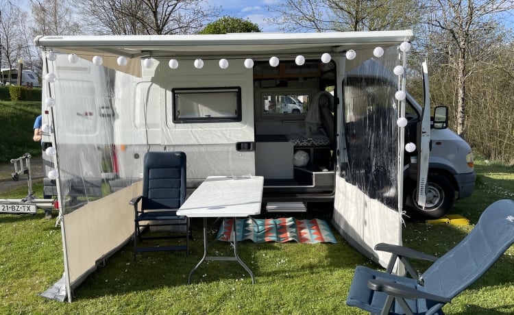 Comfortable Renault camper van for 2 (max 3) people