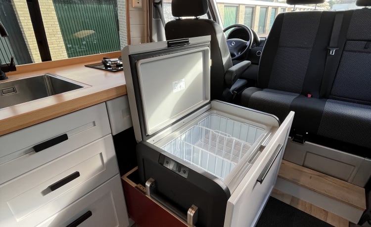 Hank the Van – Mercedes Sprinter de luxe hors réseau