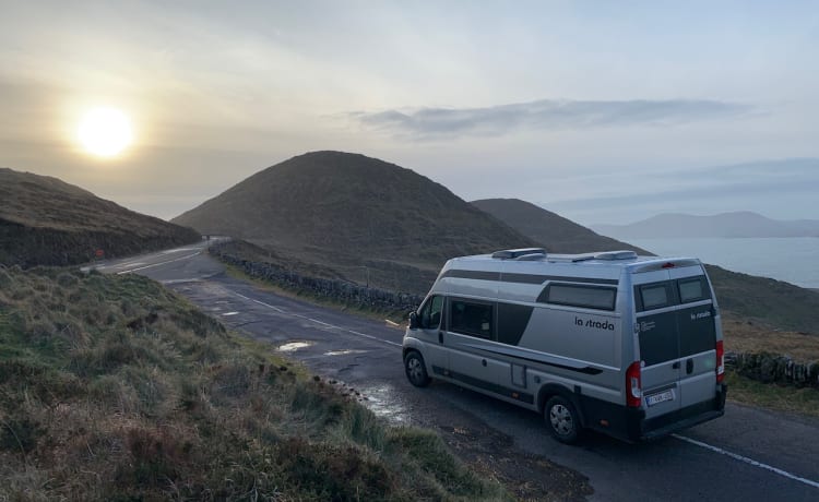 Luigi – La Strada Avanti EB: kompaktes Reisemobil mit Twin-Bett und allem Komfort