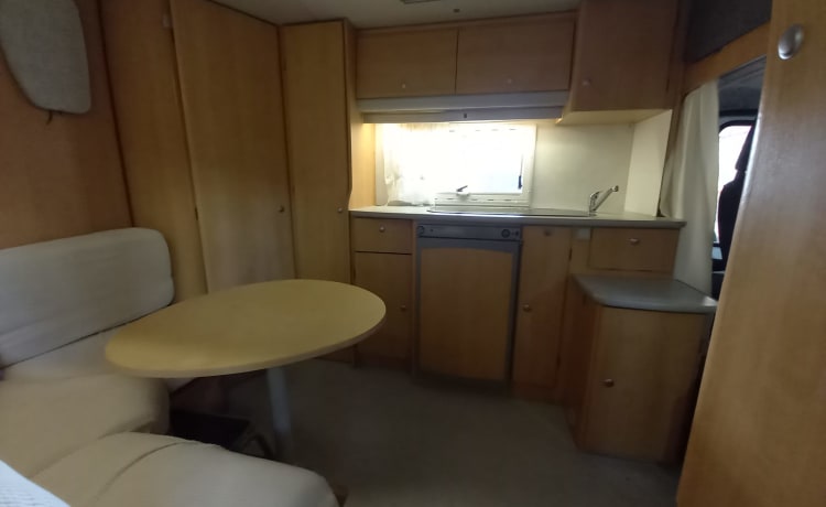 Complete camper, spacious inside. Good controllable for everyone !!