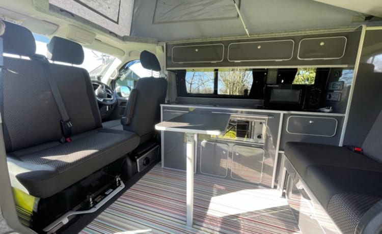 Bessie – Excellent 4 Couchettes 2021 VW T6.1 Campervan (Auto)