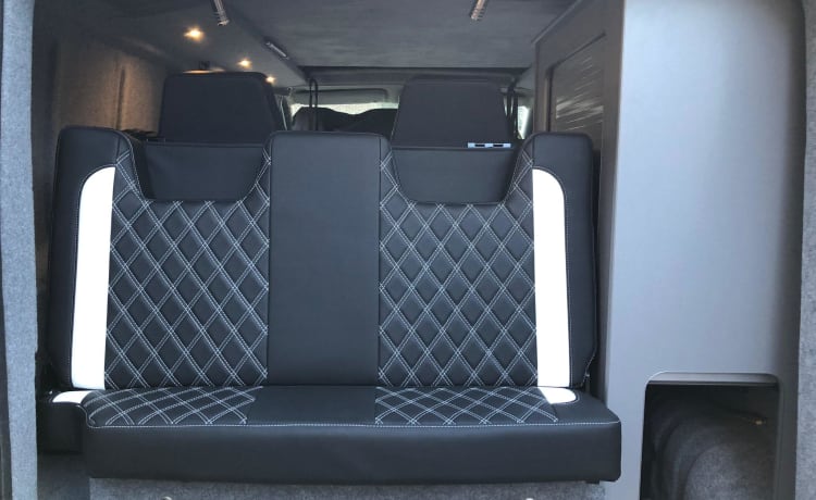 VannyJones – Renault Trafic [4° posto letto]