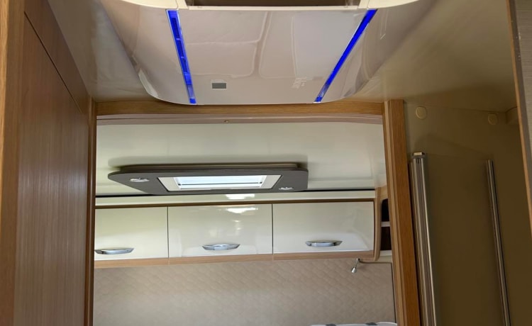 MCLouis Sovereign 5p - Family Luxury