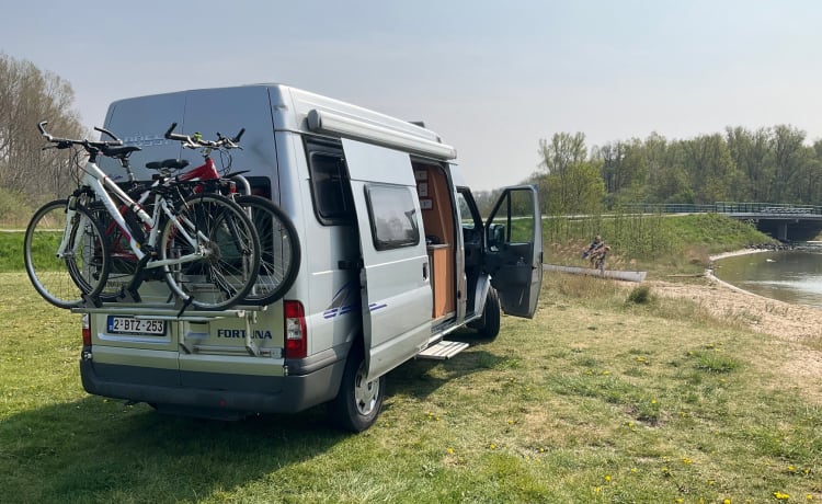 Dame Fortuna – Compact Ford camper van