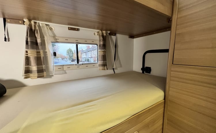 Dolly – Luxuriöses 7-Geburts-Familienwohnmobil und Sie können unbegrenzte Kilometer in Großbritannien haben