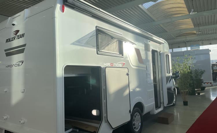 Feel Home on wheels – Nieuwe en ruime Roller Team 2023 met centraal bed