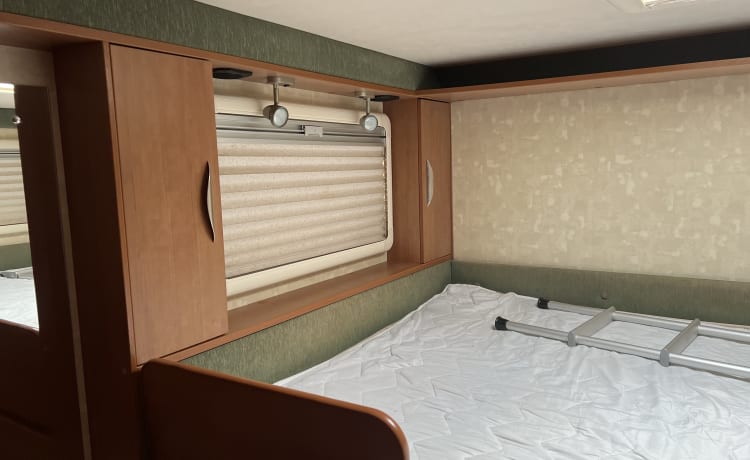 Snogly  – Bessecar e735 camper 6 slaapplaatsen