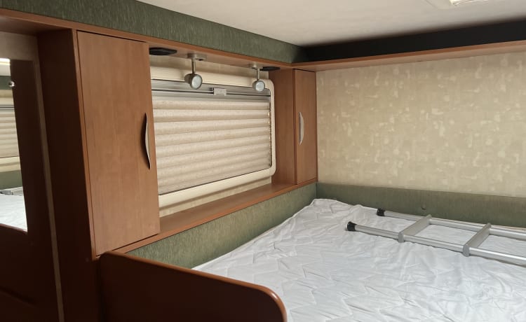 Snogly  – Bessecar e735 motorhome 6 berth excellent for families