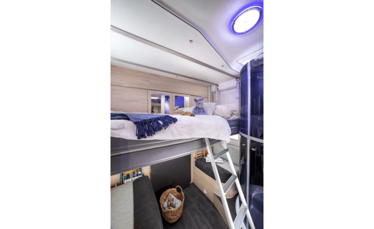 Challenger premium with central and bunk bed