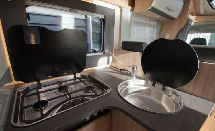 Sunlight T65 – Very nice, spacious 4-person Sunlight camper from 2023, lots of storage space.