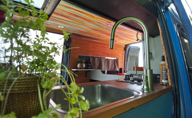 BLUEY – A super nice spacious two person camper