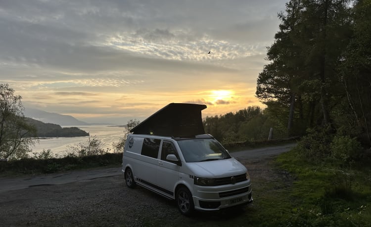 Flora the explorer 🚐💨 – 4 berth Volkswagen campervan 4x4