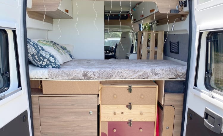 Le Fourgon Perché – A compact and comfortable converted van!