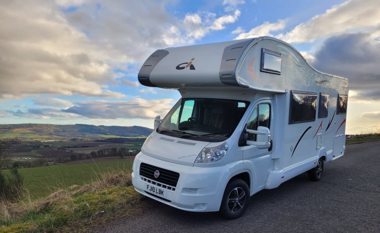 Simon – Family Fiat Carioca 706 6Berth/6Belt Motorhome Hire