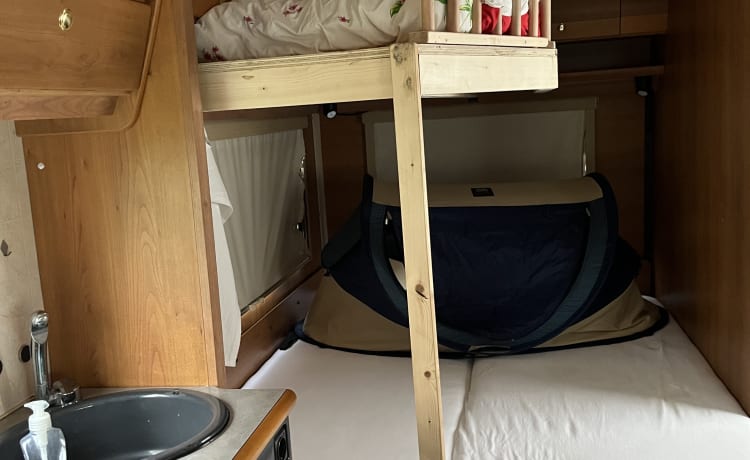 Uus op wielen – Spacious (family) camper (7 sleeping places!)