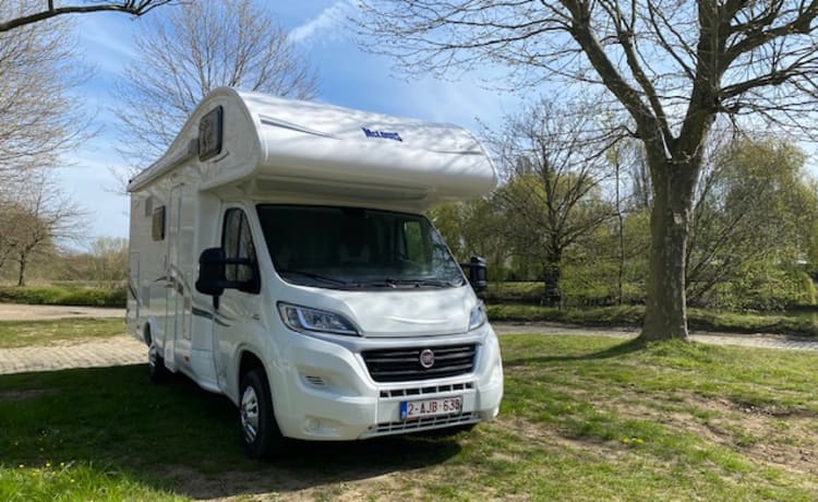 Carefree on the road with Fiat Mc Louis mobile home