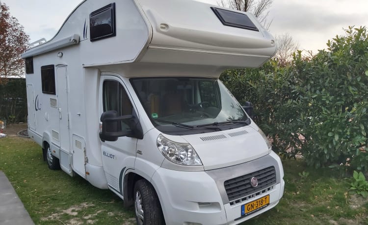 Trigano Elliot – Ruime 6 persoons alkoof camper