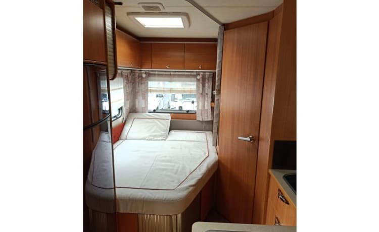 zwerver – Complete luxury two-person motorhome rentals