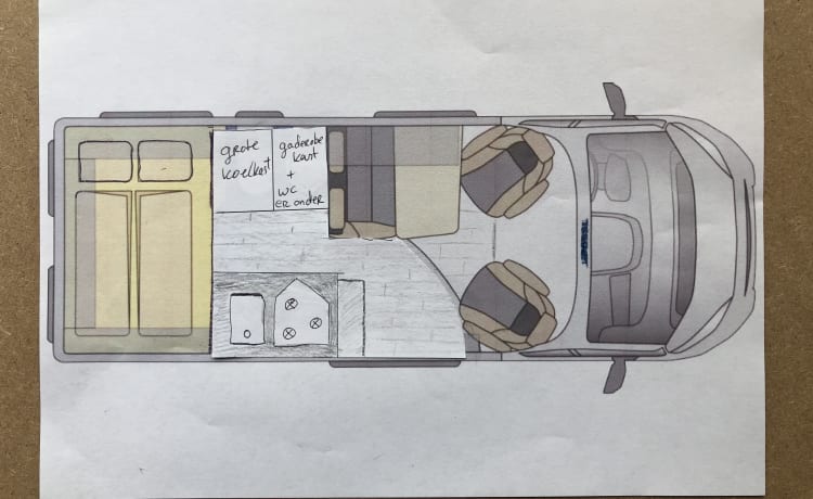 Dutch travelers – 4-person Peugeot bus from 2017, sleeping 2 people