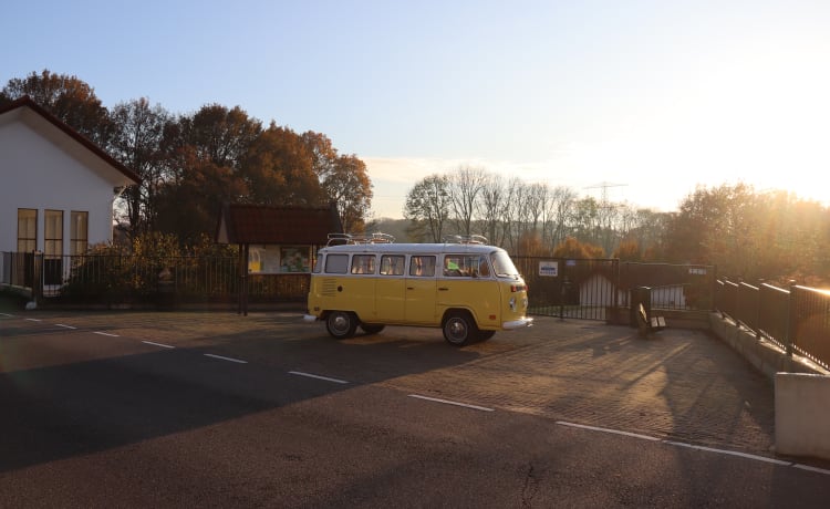 John Lemon – 6p Volkswagen bus uit 1984