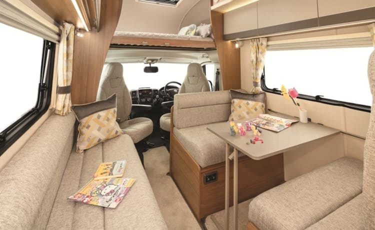 Nieuw Roomy 4 berth Tribute 615 (Blackburn)