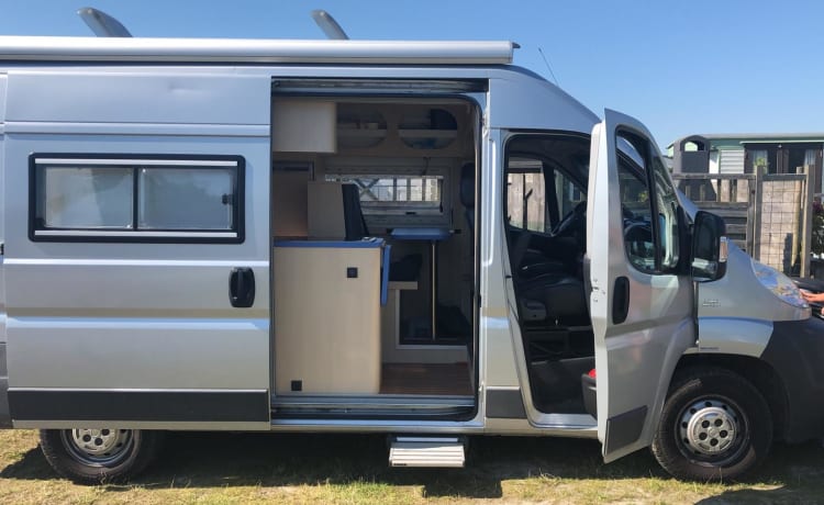 De bus – Fiat Ducato Professionele zelfbouw Buscamper