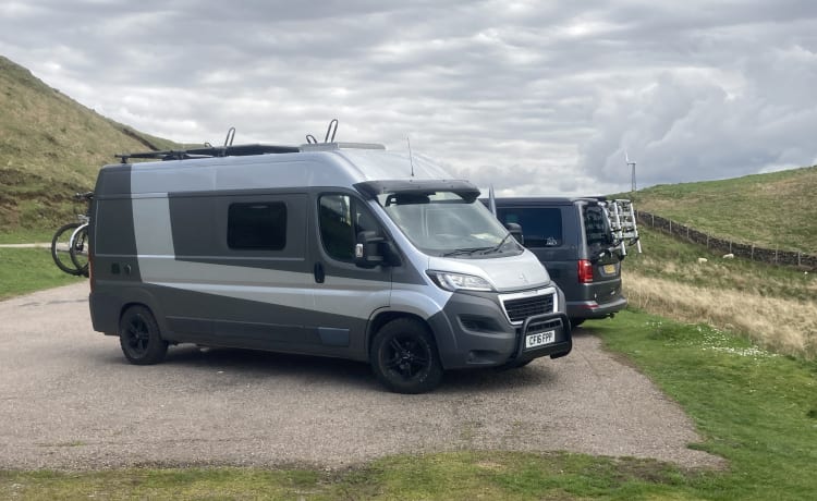 Peugeot Boxer mit 2 Schlafplätzen von 2016