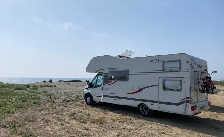 Memo – Camper mansardato Carado per 6 persone