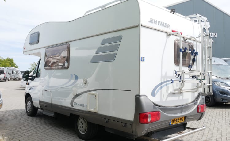 Hymer Alcove Sleeps 5, Seats 5!!