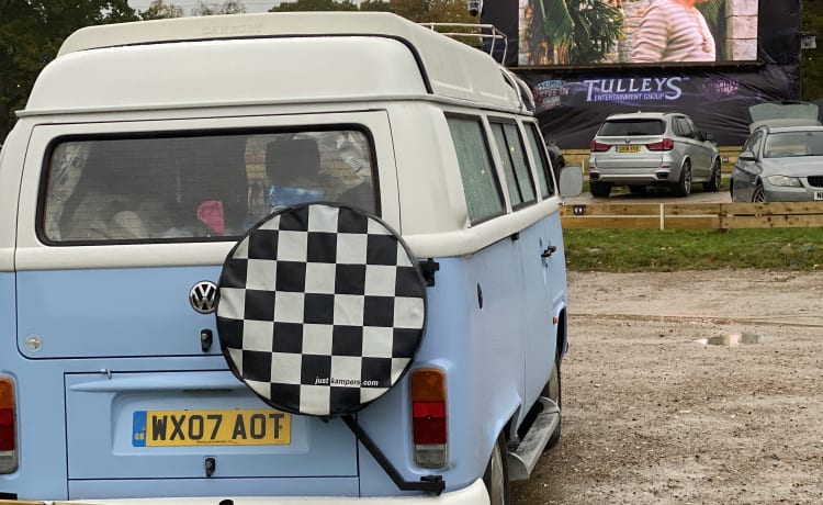 Bellathecamper – Bella - Klassieke erker VW CamperVan in showroomstaat