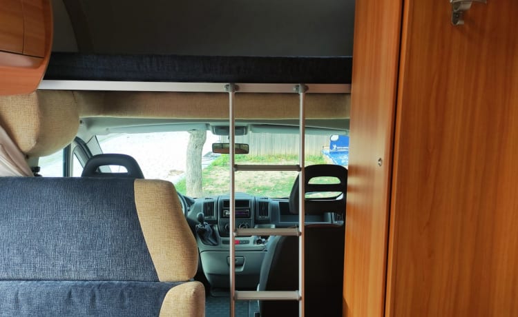 6-berth joint family motorhome