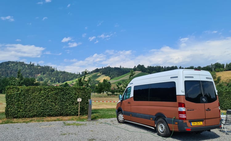 Copbus Rusty – Zelfbouw camper voor 2 personen - Mercedes-Benz Sprinter 2007