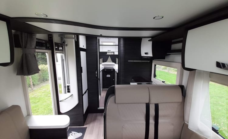 Spacious 5-person mobile home Benimar Mileo 263, from 2021