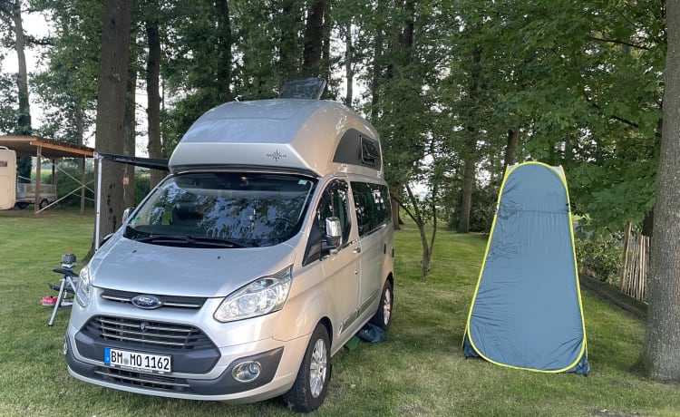 Camper Charly – Bus de camping à toit surélevé pour les campeurs et ceux qui aiment voyager